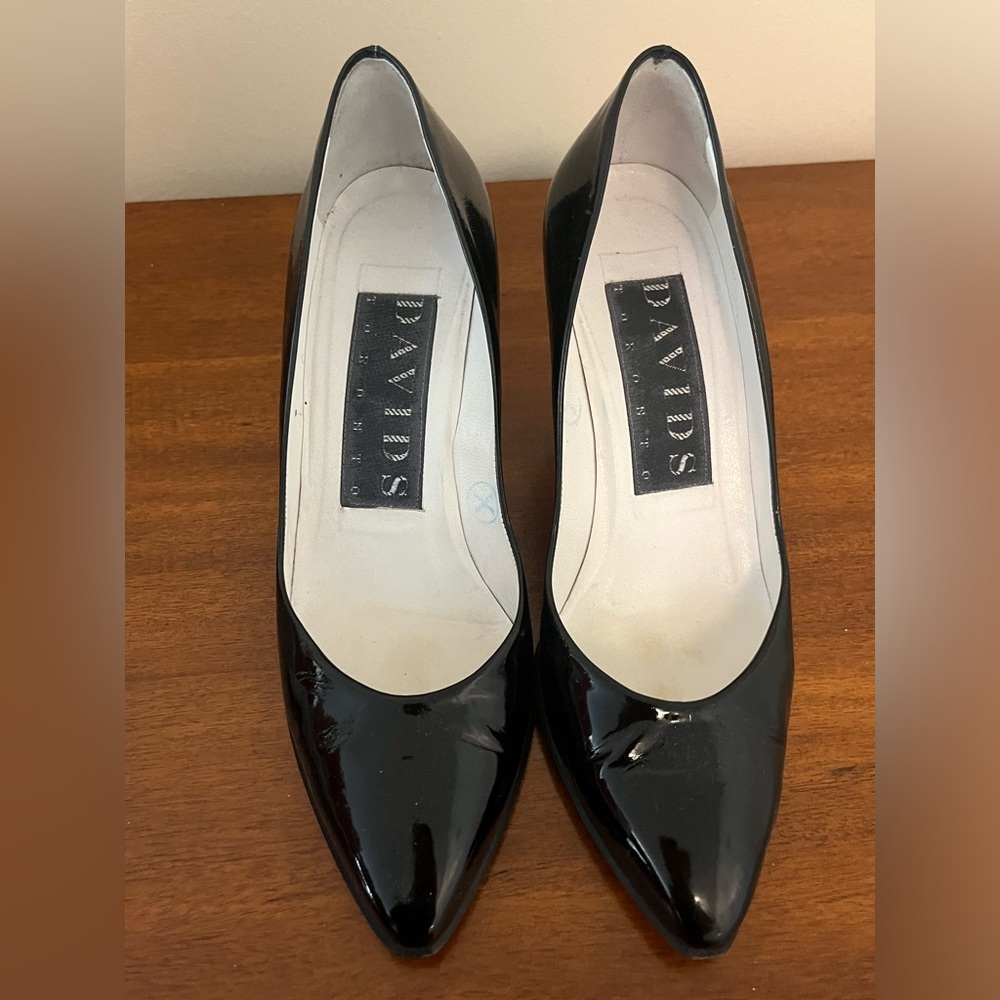 David’s Black patent pumps size 5.5